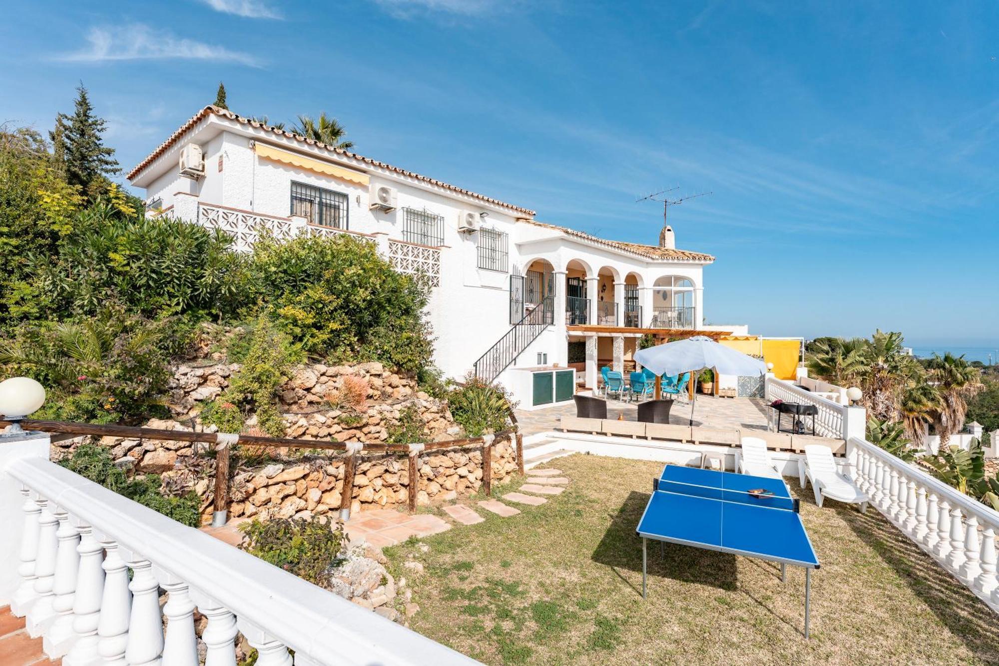 Villa Magica Andalucian Charm 贝纳尔马德纳 外观 照片